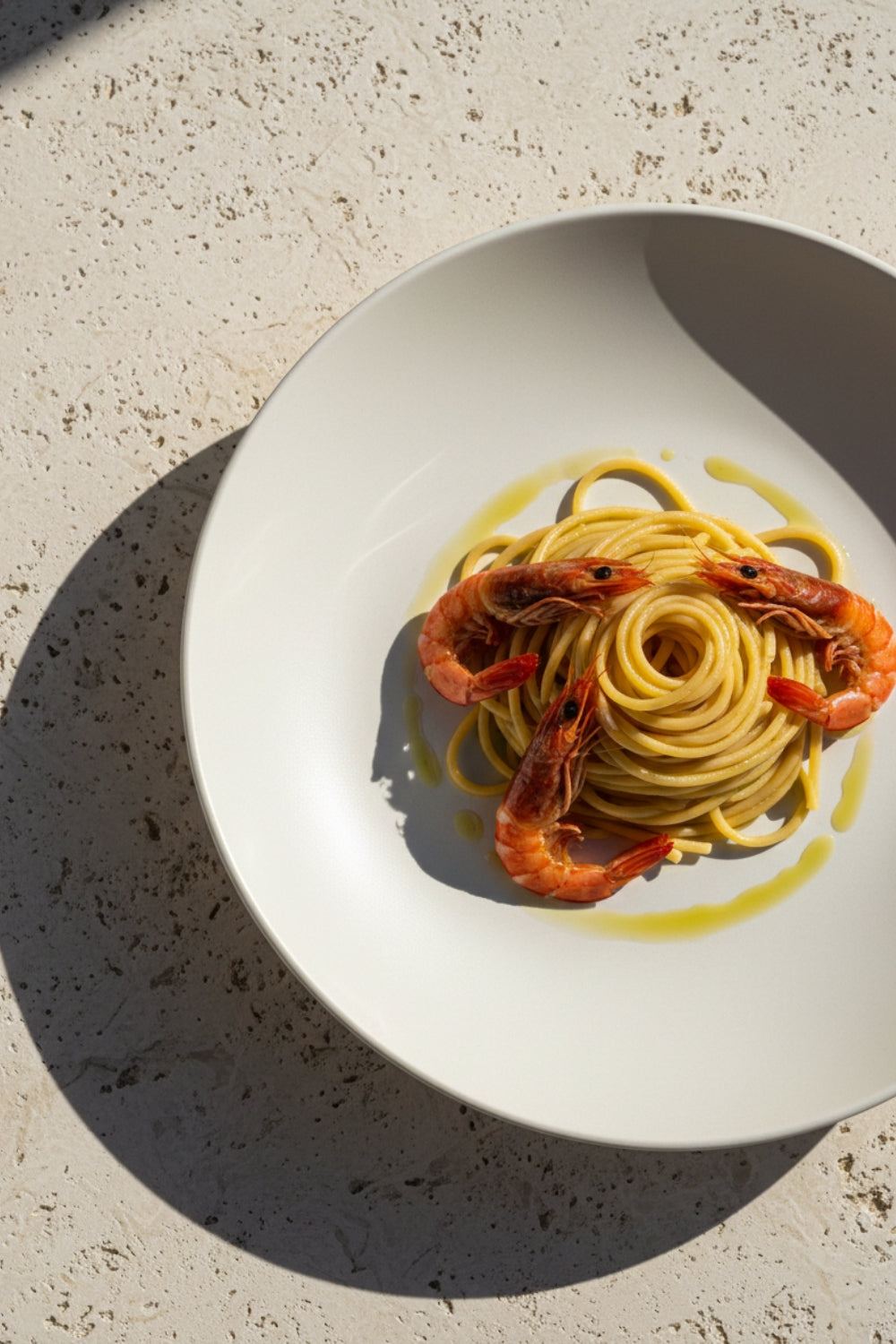 Perfekter Wein zu Pasta mit Garnelen – elegante Pasta mit saftigen Garnelen